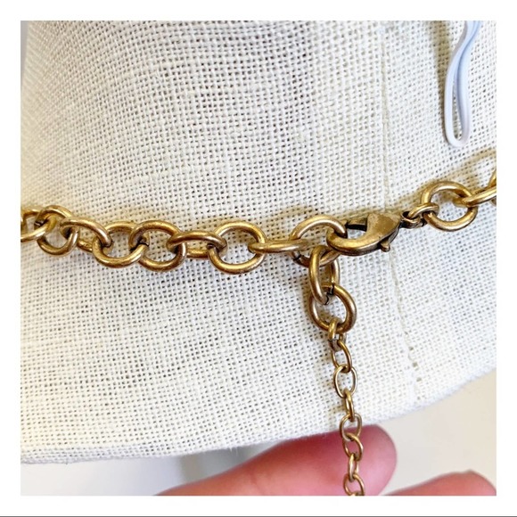 Stella & Dot red acrylic cabochon large rhinestone gold tone statement necklace - Picture 4 of 11